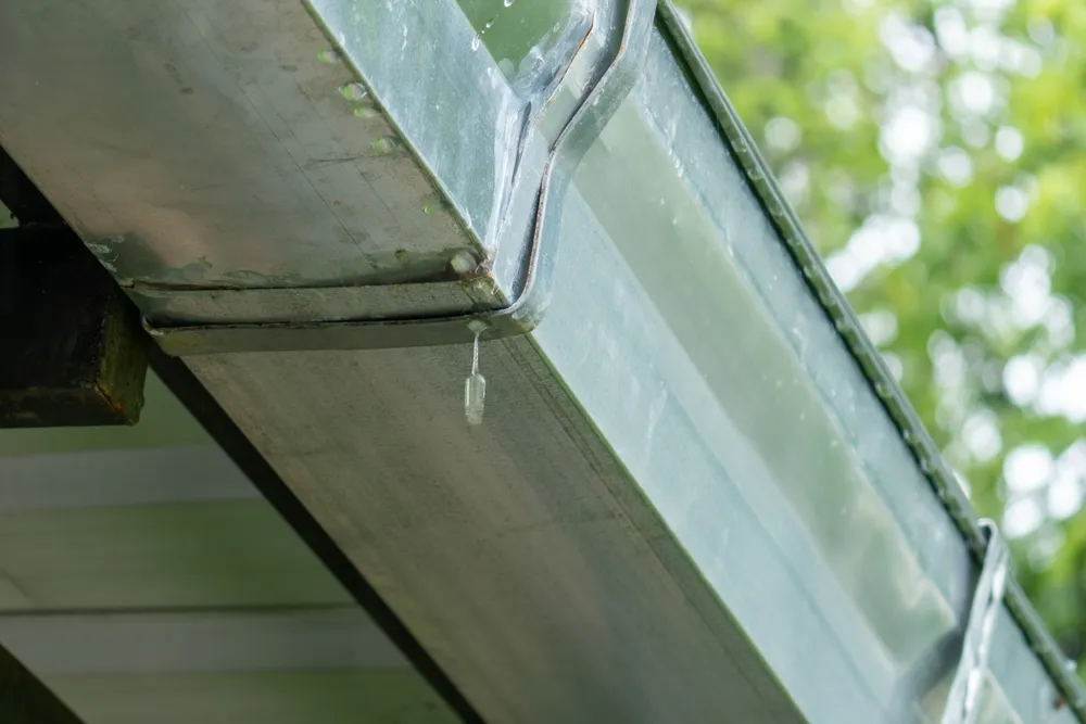 Gutter Dripping at the Seam? Diagnosis and Professional Repair Solutions